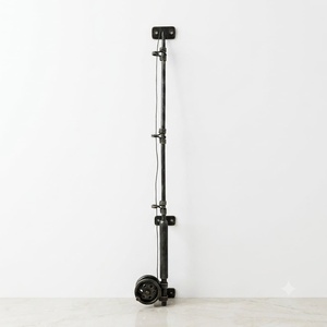 Poignée de porte en fer forgé résistante à la rouille, facile à installer, design en forme de canne à pêche pour portails ou portes. - Product Image 1
