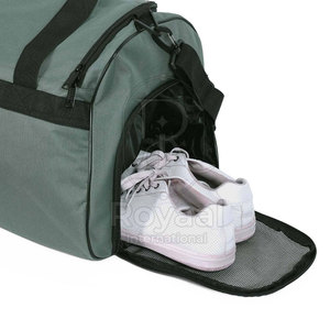 Sacs de sport imperméables personnalisés avec logo, fabriqués au Pakistan, en nylon de qualité supérieure, avec fermeture éclair, pour la gym, en vente. - Product Image 6