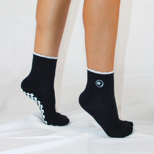 Calcetines de Pilates con Logotipo Personalizado, Calcetines Negros hasta el Tobillo con Suela a Cuadros Antideslizante, Mezcla de Algodón para Mujer, Uso Diario, Estilo Regular - Product Image 3
