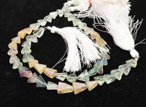 Cuentas triangulares lisas de fluorita natural, cuentas lisas de fluorita multicolor para la fabricación de joyería a precio de mayoreo. - Product Image 6