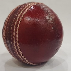 Balle de cricket classique en cuir, cousue à la main, durable, 2,8 lb, rouge, pour le cricket - Product Image 2