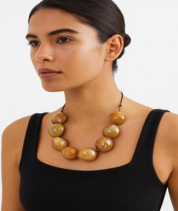 Collar de Cuerno de Búfalo Hecho a Mano, Ecológico y Moderno, con Cuentas Redondas Grandes, Regalo de Boda, India, Perfect Enterprises - Product Image 4