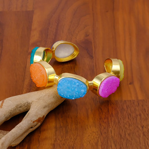 กำไลข้อมือแบบปรับได้หลากสีสันประดับด้วยอัญมณีหลากสีสันเคลือบทอง 18k ของขวัญสำหรับเธอ R - Product Image 1