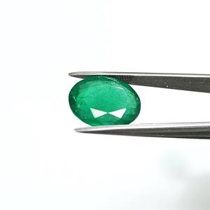 มรกตสีเขียวรูปไข่ 4.70 กะรัต จากแซมเบีย ตามแผนภูมิพลอยราตติ 4.25 - Product Image 3
