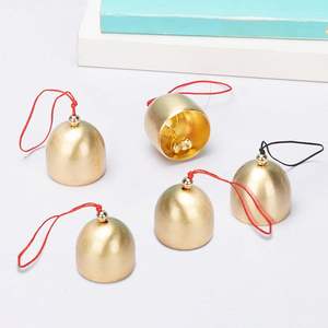 Clochettes de jardin suisses rustiques dorées bohèmes en grappe sur corde, grande décoration murale vintage porte-bonheur pour la maison, le balcon et le jardin - Product Image 2