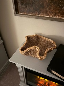 Bandeja de Servir de Mimbre Tejido a Mano, Tazón Irregular de Mimbre Marrón, Decoración de Mesa para Comedor - Product Image 1
