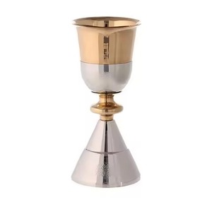 Ciborio de Latón Premium con Tapa Ornamentada para la Sagrada Comunión y Funciones Litúrgicas - Product Image 4