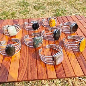 Bracelets multi-pierres en laiton avec pierres précieuses naturelles pour le yoga, la relaxation, la pleine conscience et un usage quotidien, disponibles à prix compétitif - Product Image 2