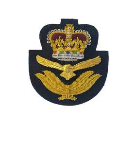 ตราปักลวดทองคำทำมือ รูปมงกุฎและปีก - Product Image 1