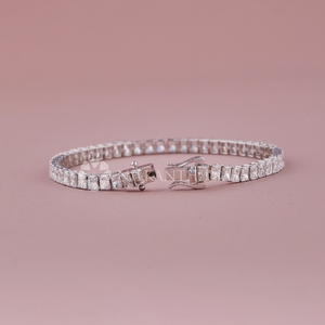 Nueva Llegada: Pulseras y Brazaletes de Oro Sólido de 10K, 14K y 18K con Diamantes de Laboratorio de Corte Esmeralda de 8.00 CT, de Proveedor Indio - Product Image 2