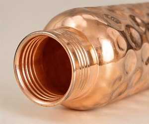 Bouteille d'eau artisanale traditionnelle en cuivre, finition martelée, en métal pur, réutilisable, avec logo gravé sur mesure, exportateur en gros - Product Image 2