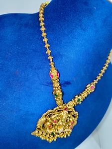 Conjunto de Joyería Tradicional de Oro de 22K con Colgante de Lakshmi, Hecho a Mano, para Novias del Sur de la India - Product Image 2