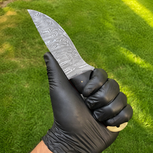 มีดทำมือสำหรับล่าสัตว์และแล่เนื้อ เหล็กดามัสกัส ใบมีดตรง ด้ามทำจากเขาสัตว์และกระดูก พร้อมปลอกหนัง รับผลิตตามแบบ ODM คุณภาพระดับอุตสาหกรรม - Product Image 2