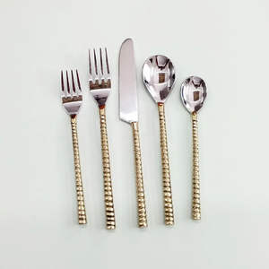 Ensemble de couverts en acier inoxydable de luxe moderne pour une présentation élégante de la table et des dîners raffinés - Product Image 2