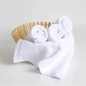 Toalla de Baño Blanca de Lujo 100% Algodón, 550 GSM, Premium, Gruesa, Suave y Afelpada, para Hotel, Spa, Resort y Uso Doméstico, en Oferta - Product Image 2
