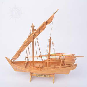 Modèle de bateau à voile dhow en bois doré fait main, bateau traditionnel arabe, figurine nautique, cadeau 31Lx8Wx27H cm - Product Image 1