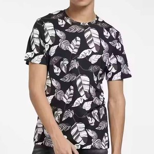 เสื้อยืดคอกลมแขนสั้นลายใบไม้สีขาวดำสำหรับผู้ชาย ทรงปกติ ผ้าเจอร์ซีย์พิมพ์ลาย ผ้าฝ้าย - Product Image 1