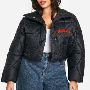 Veste matelassée oversize de haute qualité pour femmes, en coton noir uni, imperméable, avec logo imprimé DTF personnalisé, coupe courte. - Product Image 1