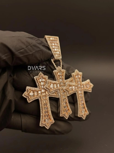 Pendentif croix triple en argent sterling 925 GRA, serti de moissanite, design classique, bijoux religieux pour hommes. - Product Image 2