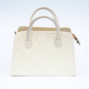 Sac à main en forme de boîte pour femme – Matériau en feuilles de palmier tissées à la main de haute qualité – Style élégant et raffiné - Product Image 1