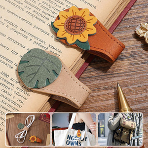 Marcapáginas artesanal de cuero con diseño de hoja de arce, hecho a mano con hermosos detalles de hoja de arce, en venta. - Product Image 3