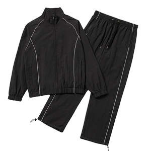 Survêtement coupe-vent en nylon pour homme avec ensemble de jogging confortable et survêtement en nylon résistant à l'eau en polyester - Product Image 2