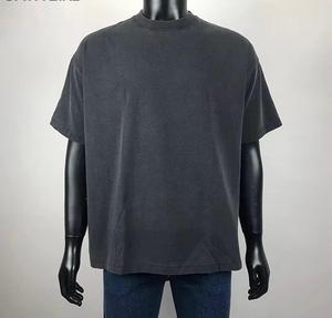 เสื้อยืดคอกลมแขนสั้นสีน้ำตาลทรงโอเวอร์ไซส์สำหรับผู้ชาย ผ้าเจอร์ซีย์คอตตอนสีพื้นลำลอง ความยาวปกติ - Product Image 4