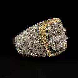 Bague de fiançailles en diamant taille princesse certifiée IGI, sertie clos avec accents latéraux, pour mariage et occasions spéciales - Product Image 3