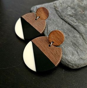 Boucles d'oreilles en résine époxy de haute qualité, bijoux en résine faits à la main, légères et tendance, collection de boucles d'oreilles statement - Product Image 1