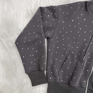 Ensemble de survêtement pour homme noir à strass avec capuche, manches longues, fermeture éclair, poches latérales et taille élastique - Product Image 4