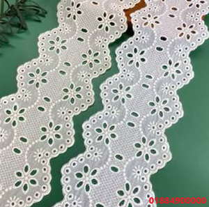 Tissu en dentelle brodée florale en coton, matière douce, respirante et légère pour la confection de robes, vêtements et textiles - Product Image 5