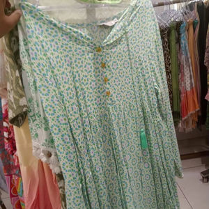 Vestido Kurti Bohemio Estampado en Algodón Ecológico, Color Verde Menta, Azul Cielo y Blanco, Corte Holgado, Cuello en V, Elástico, Largo Completo, 2026 - Product Image 1