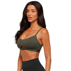 Soutien-gorge de sport vert Peekaboo pour femme avec logo personnalisé, en nylon et élasthanne, style balcon, soutien léger, idéal pour le yoga et l'entraînement fitness - Product Image 3