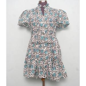 เดรสสั้นลายดอกไม้สไตล์วินเทจทันสมัยผ้าฝ้าย 100% สำหรับผู้หญิงใส่ไปเที่ยวทะเลช่วงฤดูร้อนรุ่นใหม่ล่าสุด - Product Image 1