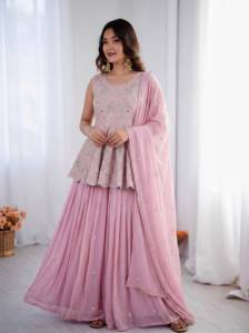 Conjunto de fiesta de diseñador con hermoso bordado, top de peplum de seda sintética Georgette con falda lehenga semicosturada y dupatta. - Product Image 1