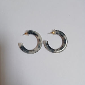 Pendientes de aro de resina de lujo hechos a mano para mujer, muy pulidos, brillantes, personalizables, estilo de moda india, novedad de 2025 - Product Image 1