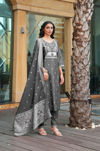 Conjunto de Kurti Gris para Mujer, Manga 3/4, Corte Vaticano, Completamente Cosido, Ideal para Ocasiones Formales y Festivas - Product Image 2