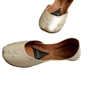 Khussa pour femmes de haute qualité et durables, couleur et logo personnalisés, tendance de la mode, imprimé, antidérapant, taille personnalisée - Product Image 1