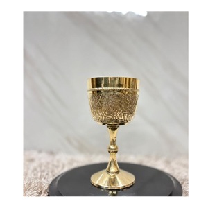 Calice classique en laiton, gobelet artisanal, tasse à boire ornée, vaisselle vintage, style médiéval, objet décoratif - Product Image 2