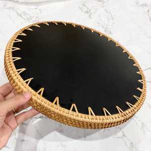 Bandeja Decorativa Artesanal de Ratán con Incrustaciones de Madreperla, Organizador de Mosaico de Conchas Tejido Premium para Decoración Elegante del Hogar y Hostelería - Product Image 6