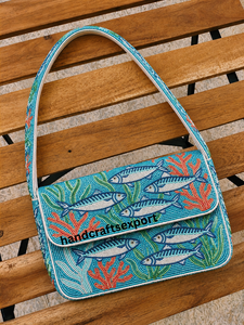 Sac à main artisanal perlé de haute qualité, coloré et tendance, avec motif poisson et corail - Product Image 4