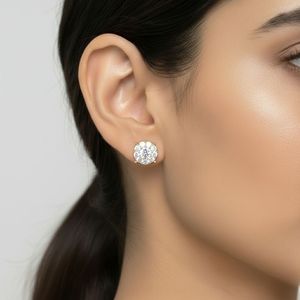 Boucles d'oreilles clous halo en diamant rond 1,60 carat (CTW) en or, diamants de laboratoire couleur E-F, pureté VVS2, sertis à griffes, bijoux classiques étincelants pour femme - Product Image 1