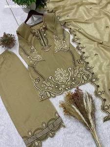 Nouvelle Collection Designer : Ensemble Crêpe Brodé avec Broderie à Sequins et Découpes, Manches Longues, Pantalon Palazzo et Dupatta – Achetez en Ligne en Inde - Product Image 6