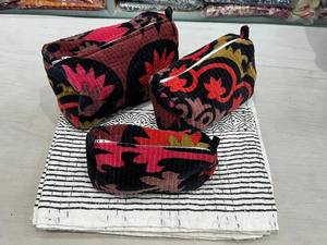 Ensemble de 3 trousses de toilette en velours matelassé imprimé, pochettes cosmétiques indiennes - Product Image 4