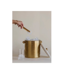 Seau à glace en métal contemporain, surface dorée polie, refroidisseur de boissons pour lieux de divertissement, espaces hôteliers et fêtes privées - Product Image 1