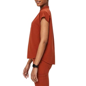 Uniforme Clínico de Alta Calidad con Diseño Ergonómico, Abertura Lateral para Mayor Movilidad, Traje de Asistente para Mujer - Product Image 4