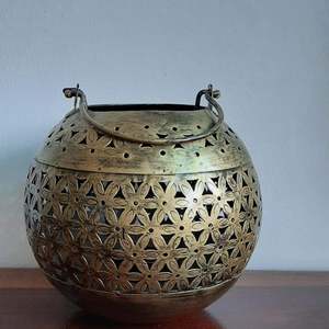 Wholesale Antique <b>Gold</b> Metal Candle <b>Lantern</b> Cutout Floral Tea Light Holder Modern Hollow Tealight <b>Lanterns</b> for Home Decor Stand - Product Image 1