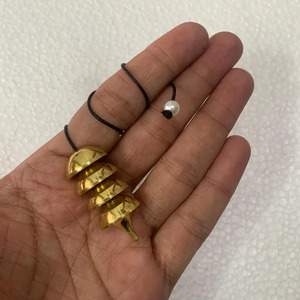 Pendentif de radiesthésie Osiris en laiton poli fait main, grande taille, qualité supérieure, style mascotte Khambhat, pour usage domestique, vente en gros - Product Image 1