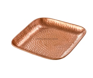 Plateau de service carré en cuivre élégant avec texture martelée idéal pour les repas élégants et les accents décoratifs pour la maison - Product Image 1