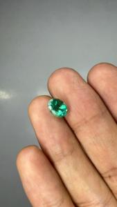 Émeraude naturelle de 1,55 carat, forme ovale, pierre précieuse verte vive, pour bague de luxe, pendentif, bijoux fins sur mesure - Product Image 5
